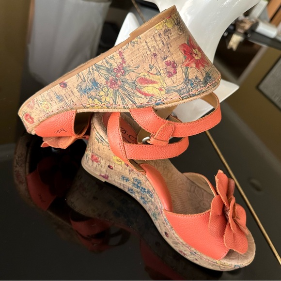Born B.O.C. Coral Leather & Floral Printed Cork Wedge Flower Toe Buckled Sandals - Picture 9 of 17